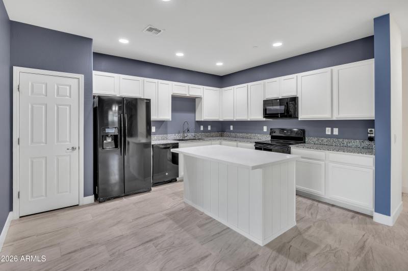 21139 W Hubbell St_9