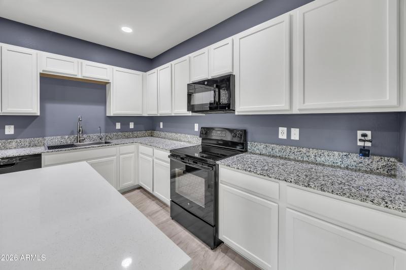 21139 W Hubbell St_10