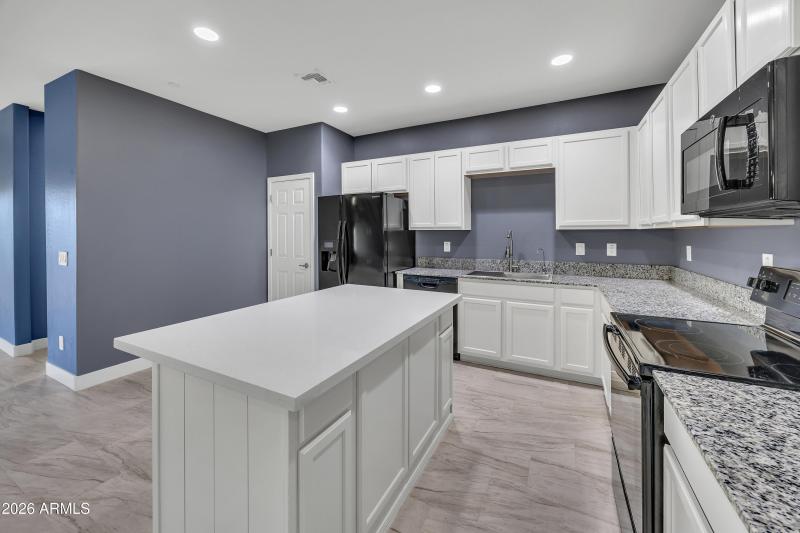 21139 W Hubbell St_12