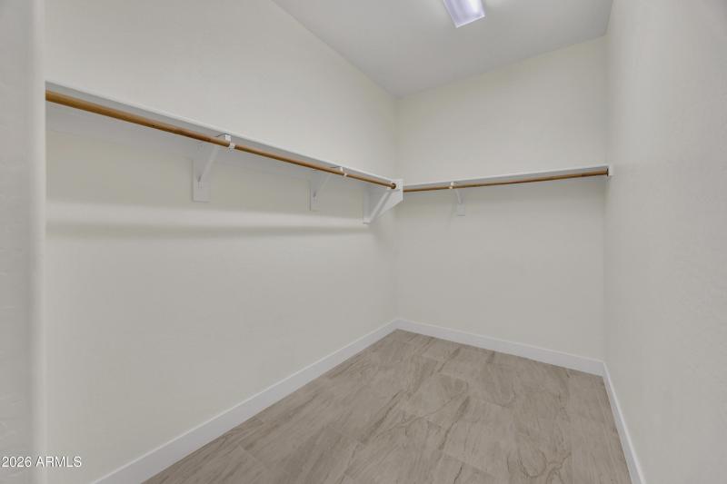 21139 W Hubbell St_17