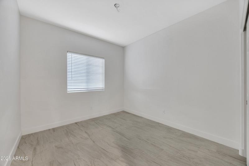 21139 W Hubbell St_18