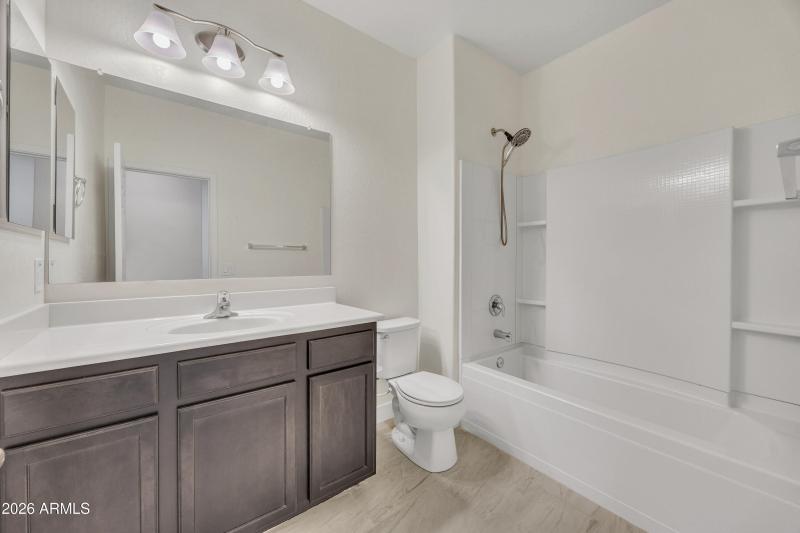 21139 W Hubbell St_19