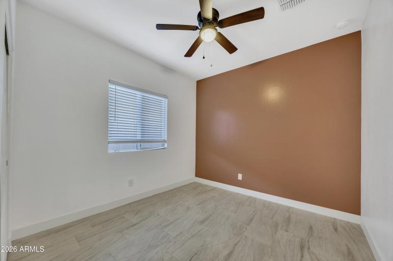 21139 W Hubbell St_20