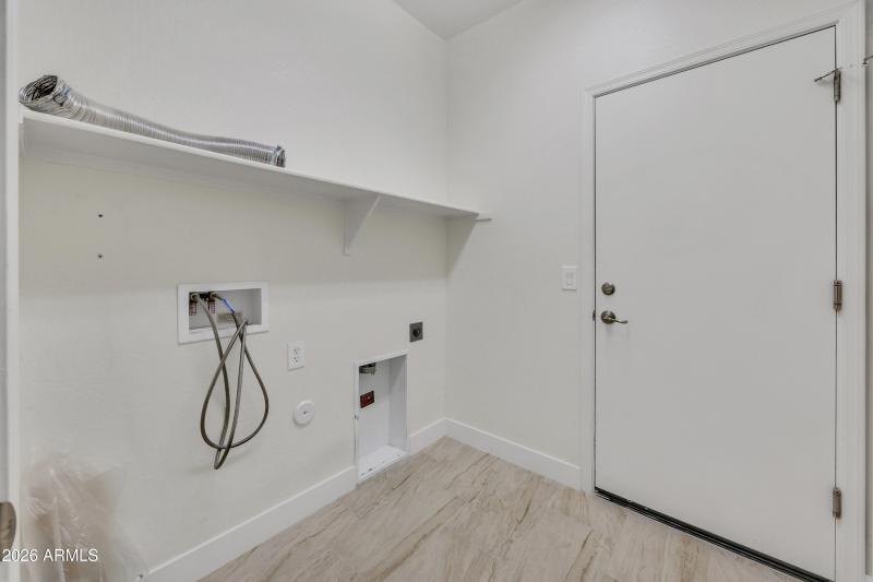 21139 W Hubbell St_22