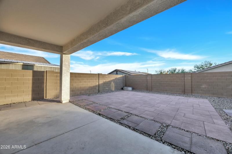 21139 W Hubbell St_23