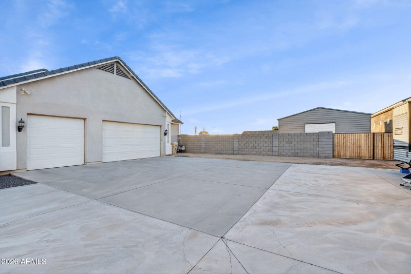 11-web-or-mls-90-N Wyatt Dr