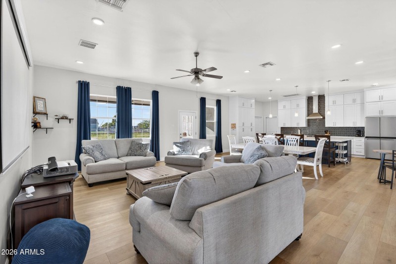 15-web-or-mls-68-N Wyatt Dr