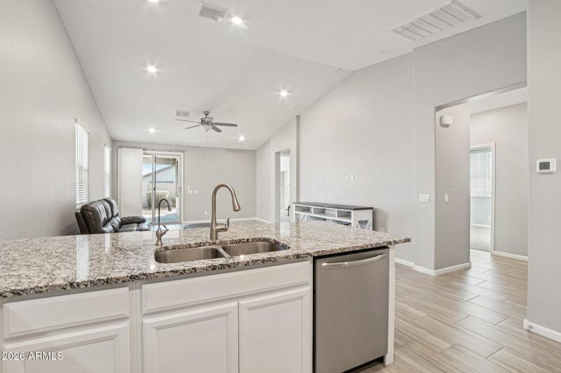 13-web-or-mls-W Myrtle Ct-S1401-011