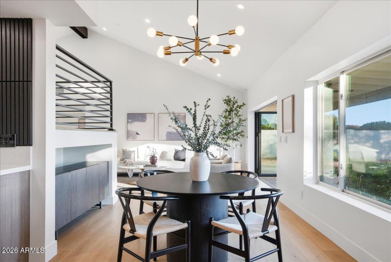 15-10555 E Bella Vista Dr_RedHogMedia