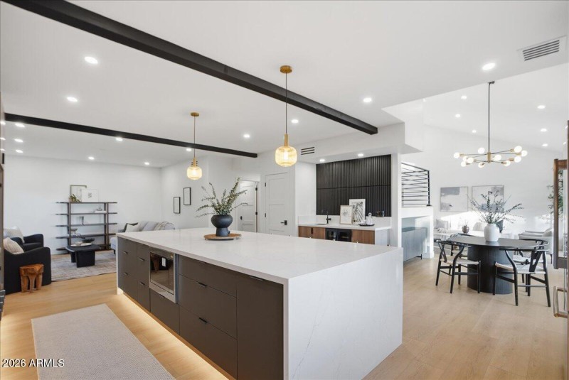 23-10555 E Bella Vista Dr_RedHogMedia