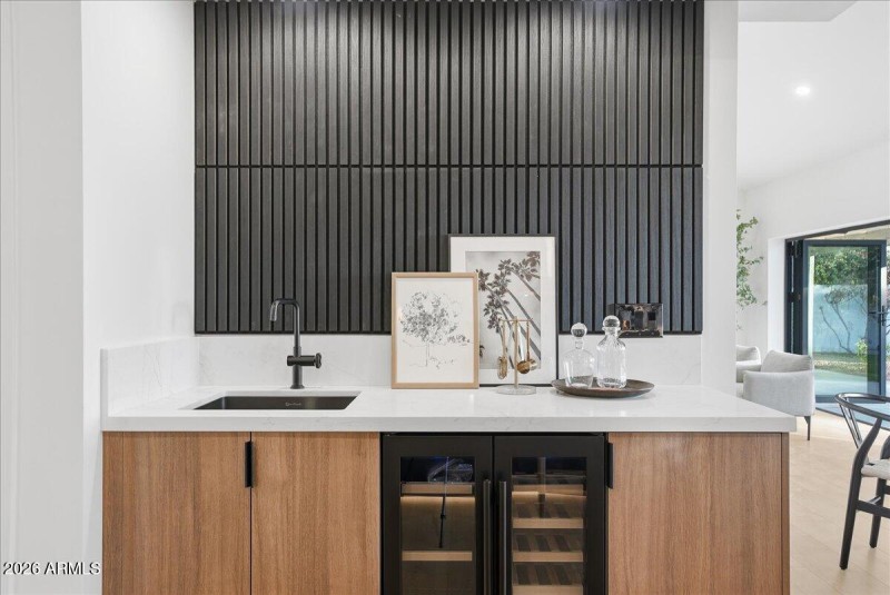 25-10555 E Bella Vista Dr_RedHogMedia