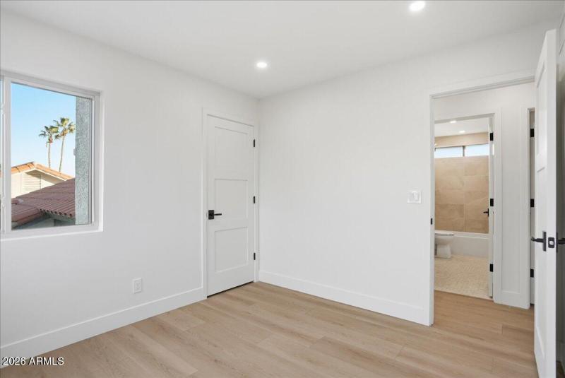 33-10555 E Bella Vista Dr_RedHogMedia