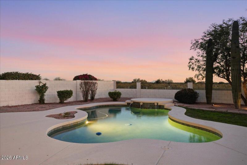 53-10555 E Bella Vista Dr_RedHogMedia