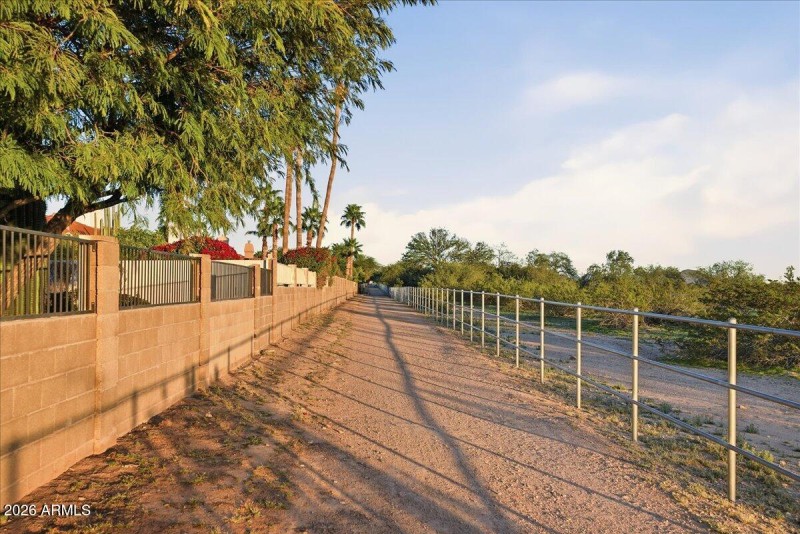 62-10555 E Bella Vista Dr_RedHogMedia