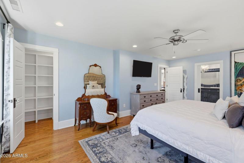 31-Primary Bedroom (3)