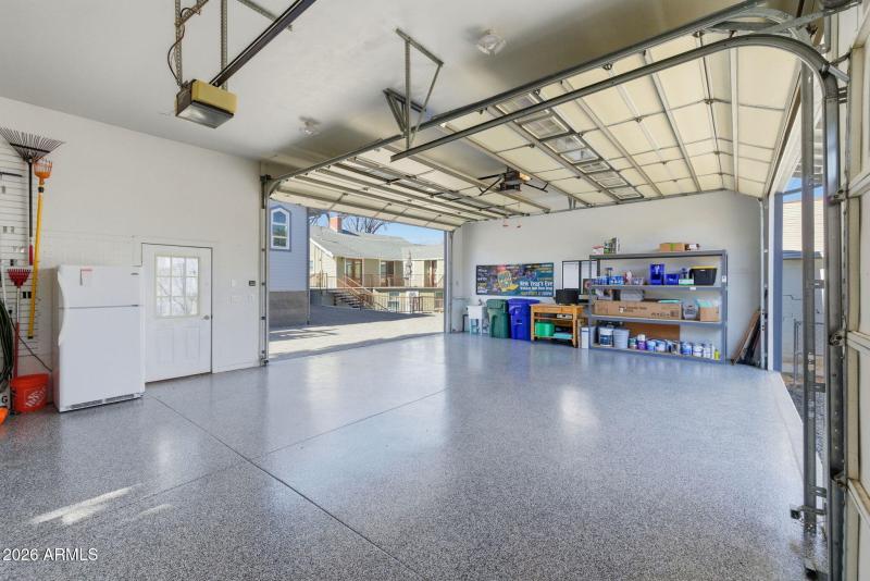 54-Garage Interior (2)