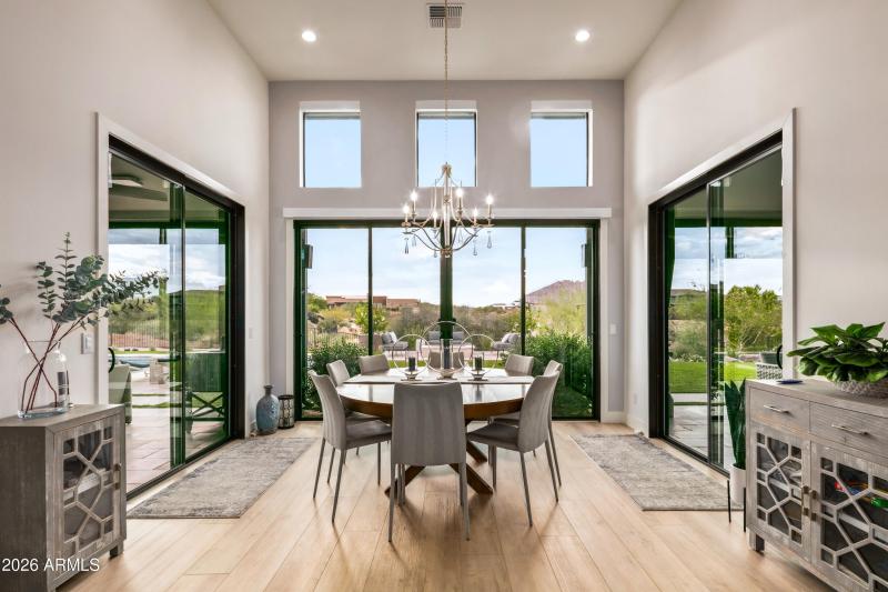 025_Dining with Views