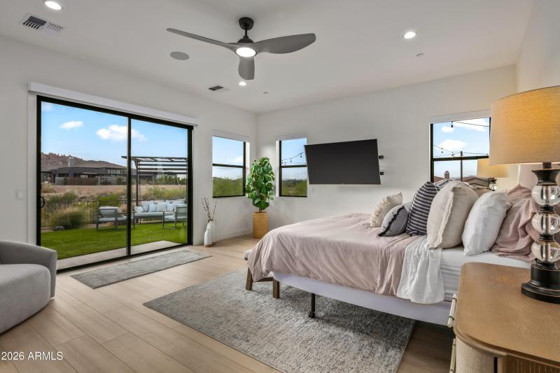 034_Primary Suite Vistas