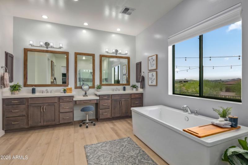 037_Primary Luxury Bath