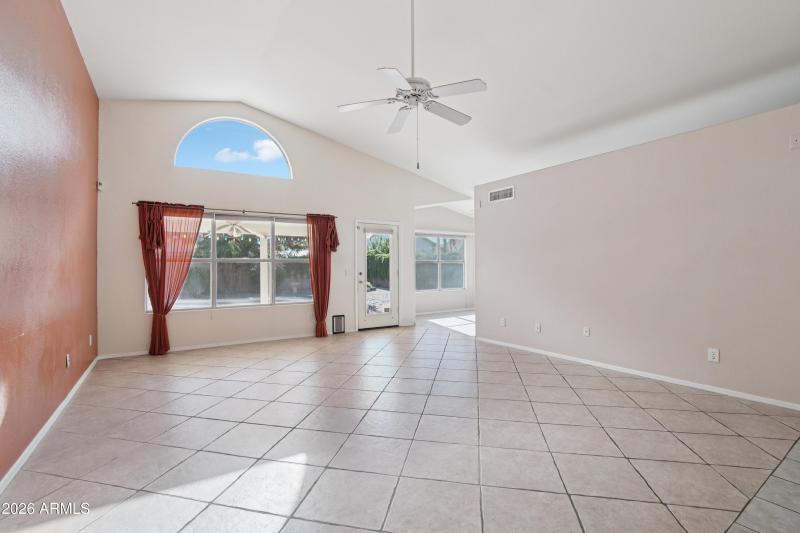 6-print-W Burnett Rd-S2101-006