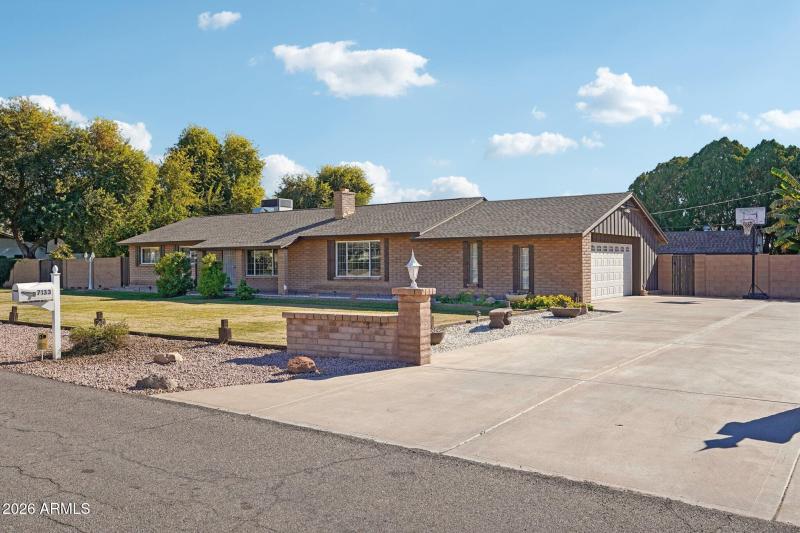 5-web-or-mls-W Banff Ln.-S2101-005