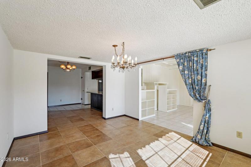 16-web-or-mls-W Banff Ln.-S2101-016