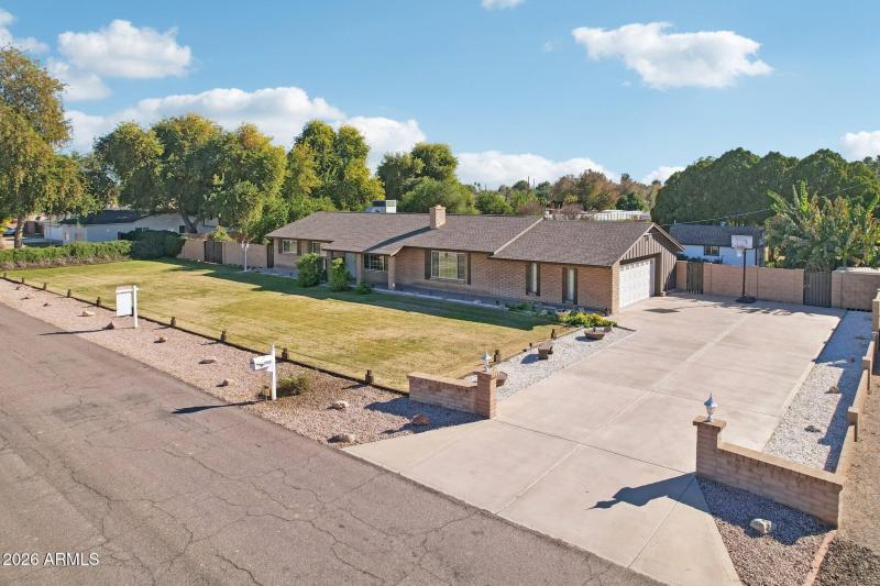 48-web-or-mls-W Banff Ln.-S2101-046