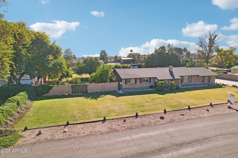 50-web-or-mls-W Banff Ln.-S2101-048