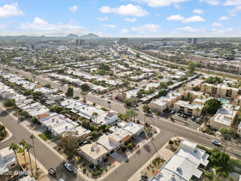 CLOSE TO DOWNTOWN SCOTTSDALE