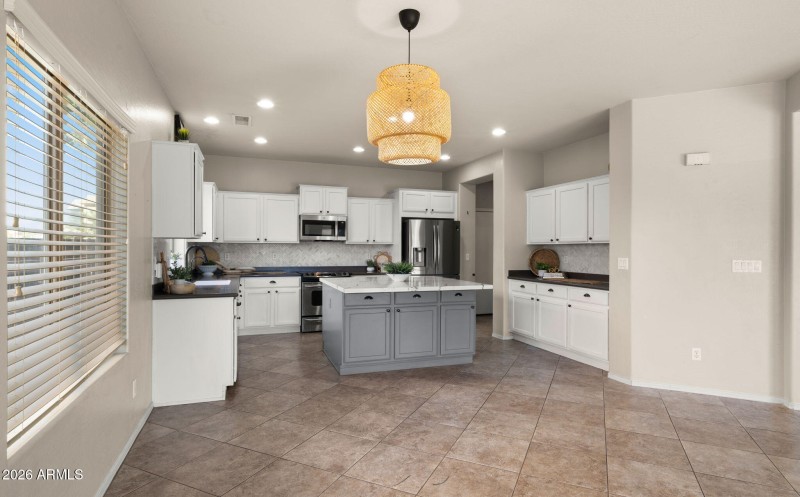 18-web-or-mls-Kitchen1