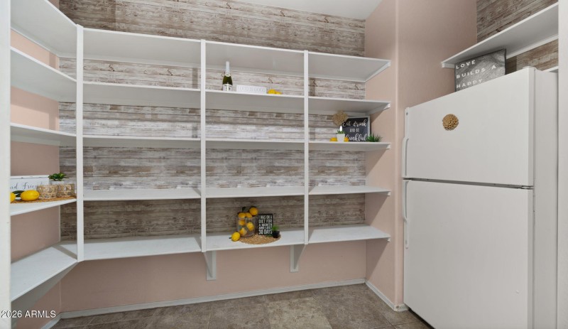 23-web-or-mls-Pantry2