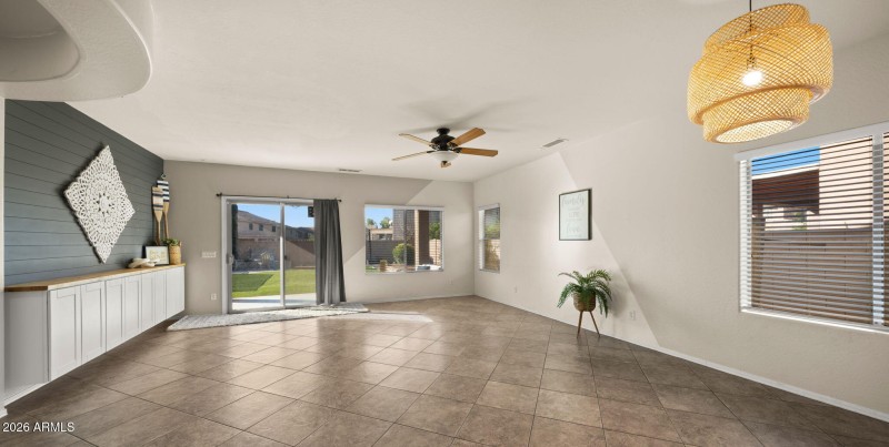 27-web-or-mls-Living Room3