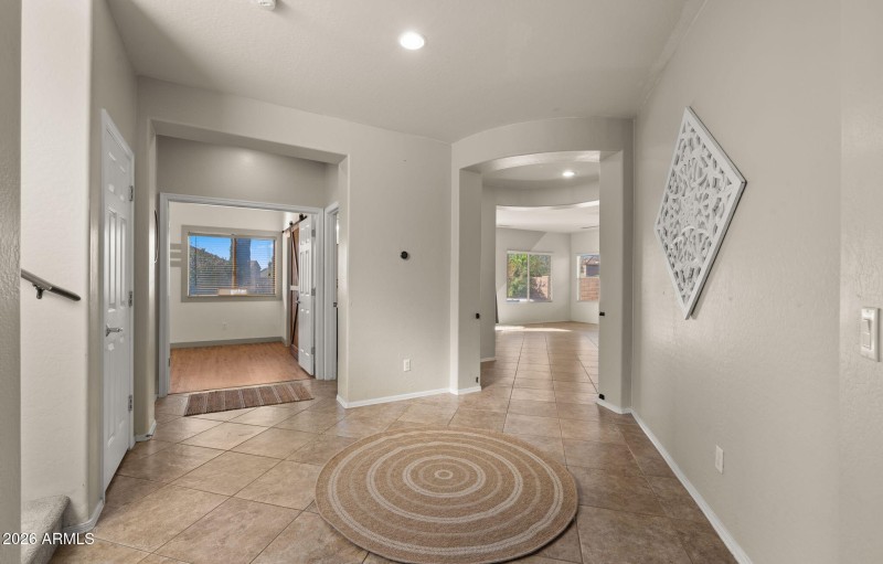 31-web-or-mls-Main Hallway2