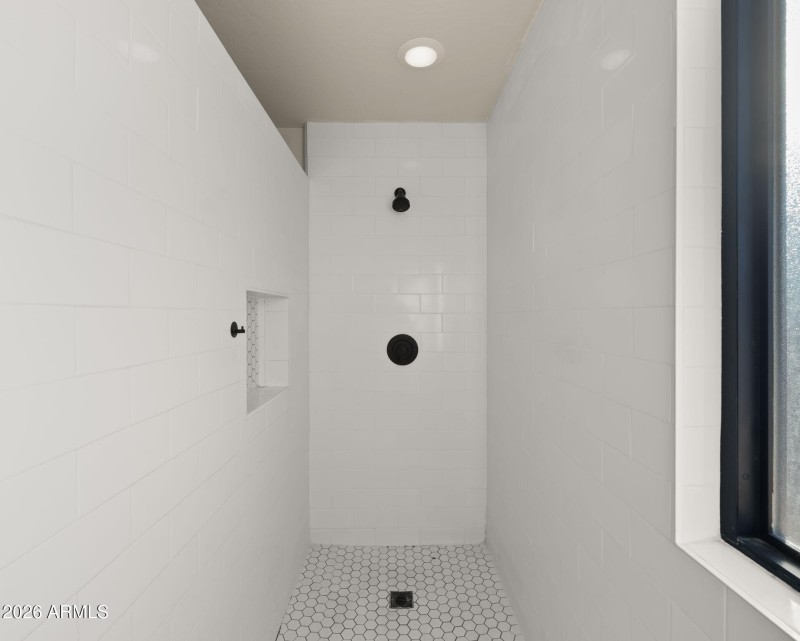 60-web-or-mls-Primary Bedroom7