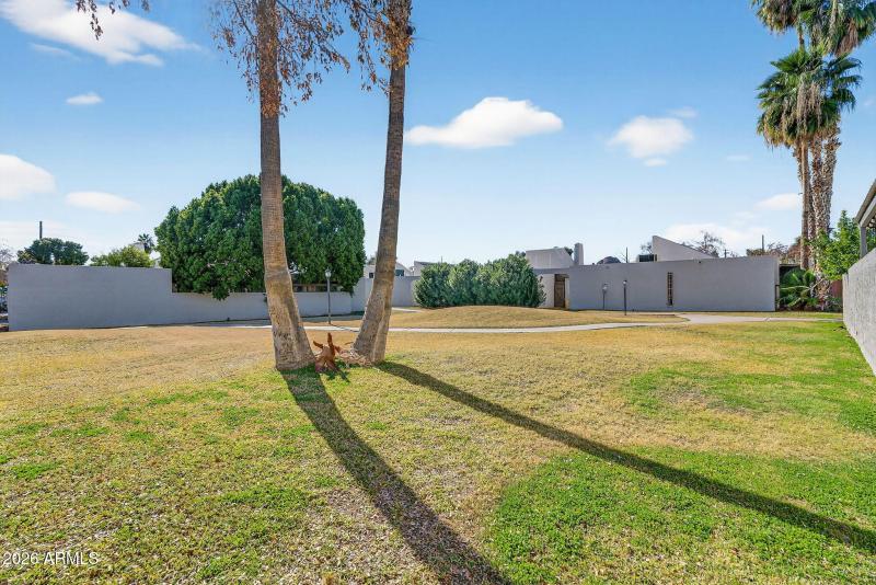 67-web-or-mls-79- E Embassy St