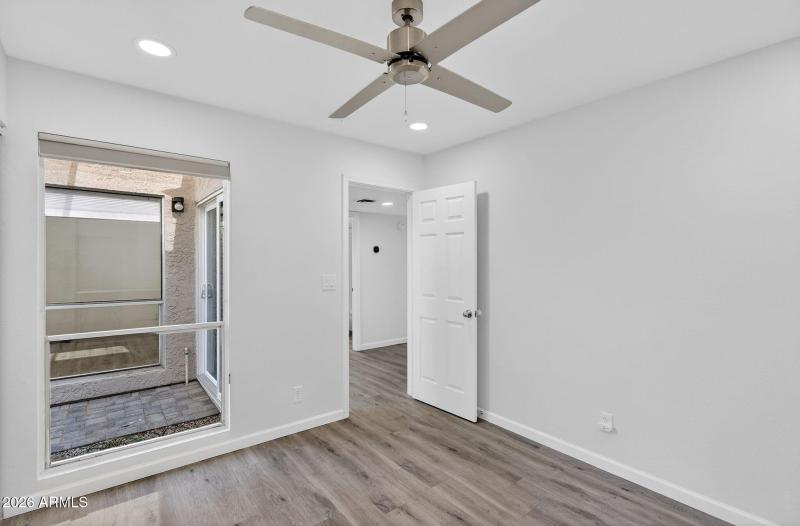 30-web-or-mls-55- E Embassy St