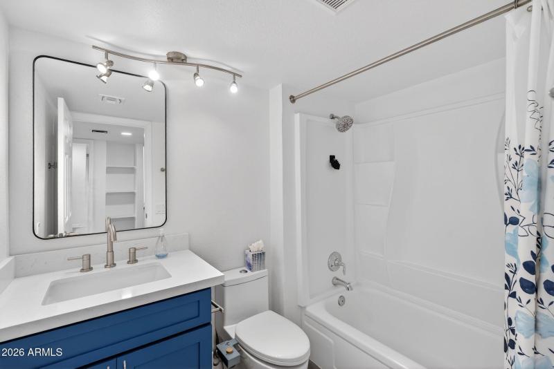 33-web-or-mls-58- E Embassy St