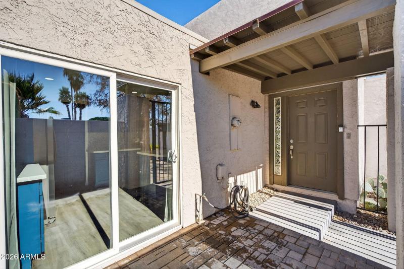 39-web-or-mls-71- E Embassy St