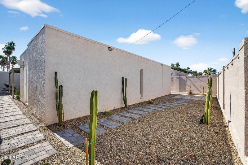 42-web-or-mls-59- E Embassy St