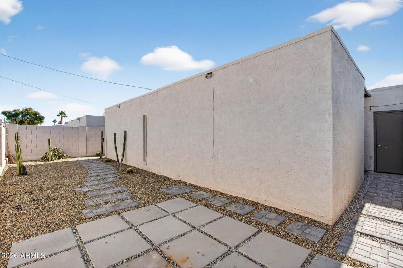 43-web-or-mls-60- E Embassy St