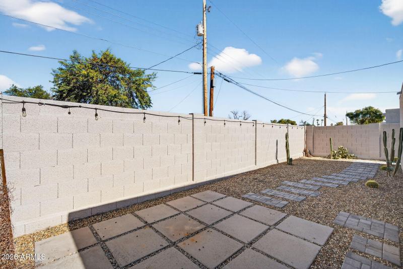 44-web-or-mls-61- E Embassy St