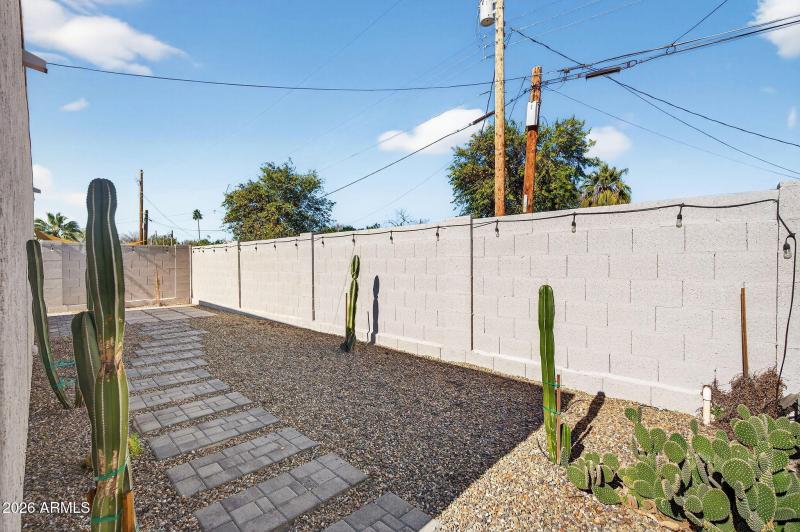 45-web-or-mls-63- E Embassy St