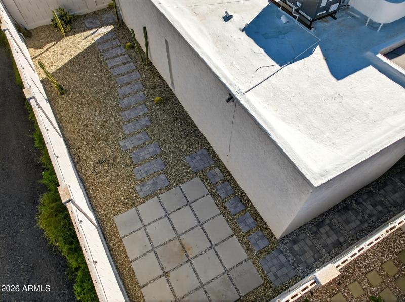 59-web-or-mls-23- E Embassy St