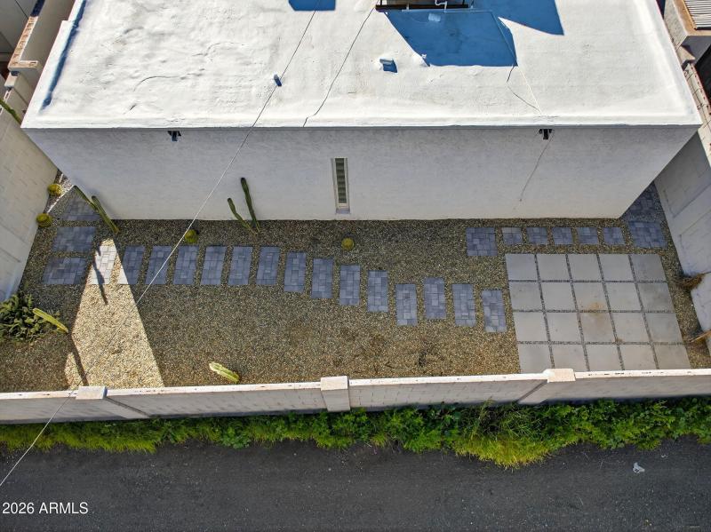 60-web-or-mls-24- E Embassy St