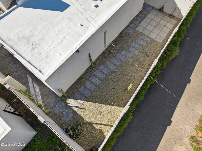 61-web-or-mls-25- E Embassy St