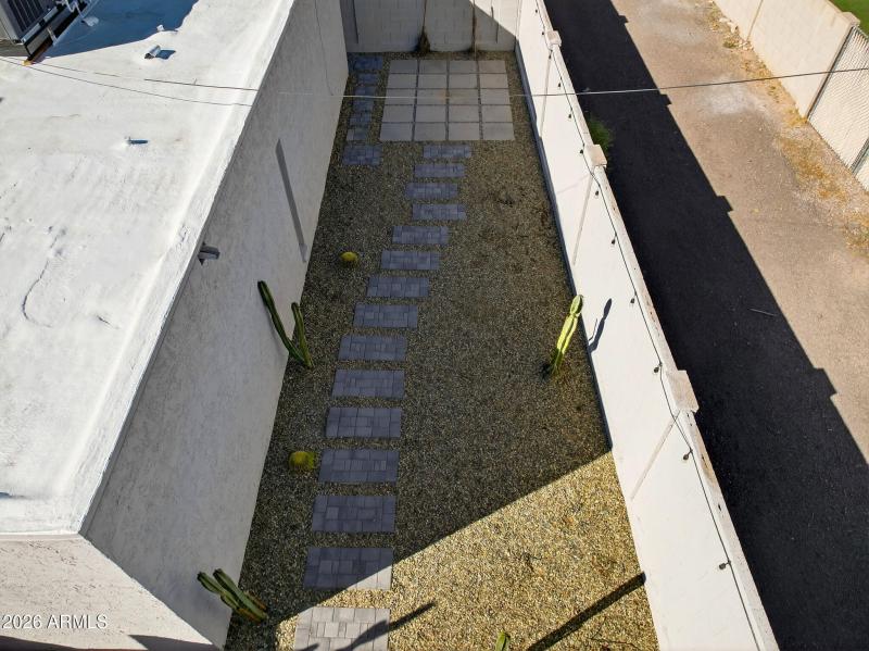 62-web-or-mls-27- E Embassy St