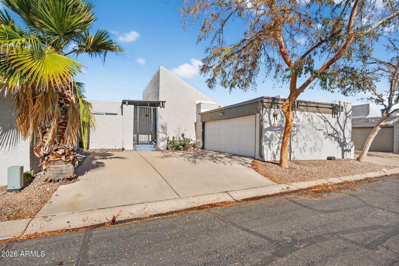 3-web-or-mls-74- E Embassy St