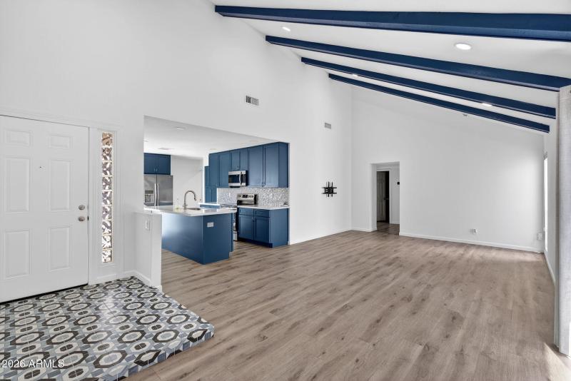 4-web-or-mls-30- E Embassy St