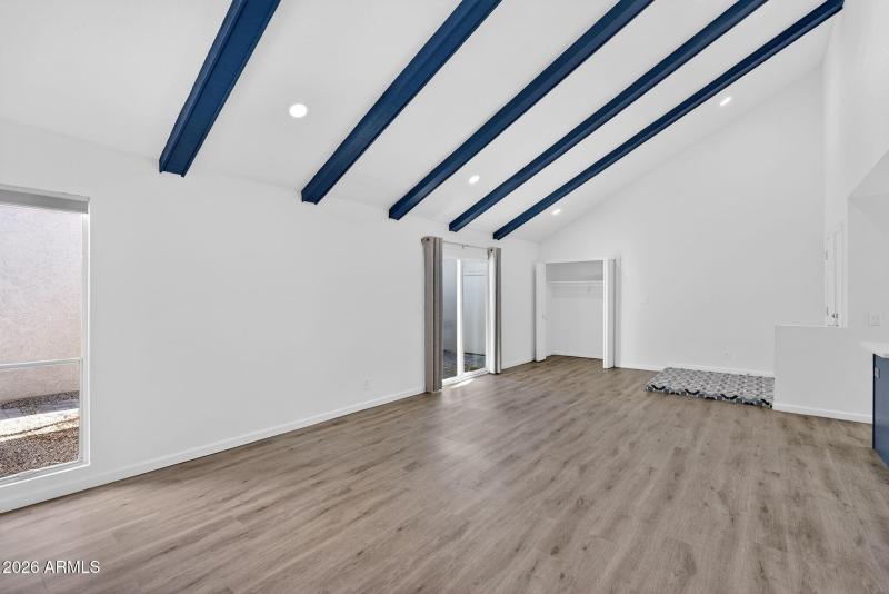 7-web-or-mls-32- E Embassy St