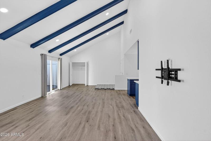 8-web-or-mls-33- E Embassy St